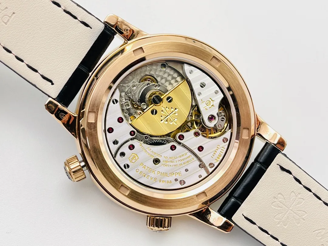 [PFF Factory2021 new masterpiece] V8 upgraded version, the highest version on the market, functions the same as the original Patek Philippe Starry Sky upgraded ultimate version! Upgrade details: 1⃣️PP Baida has achieved the function of automatically transferring with the genuine Gypsophila! 2⃣️The arrangement of the upgraded calendar is in the same order as the original one! 3⃣️Diameter 42mm, thickness 11mm! 4⃣️The biggest highlight: The moon in the Patek Philippe starry sky will change according to the change of the moon in the sky! Move it to the watch according to the full moon and waning moon in the sky (the first month of the lunar month is full and the fifteenth day of the lunar month is full)! PFF Factory's ingenious work is worth owning! Welcome friends from all walks of life to taste it!